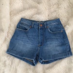 Bullhead Mom Short